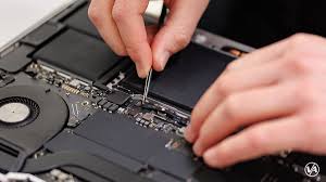 Thay pin Macbook tại Bình Dương
